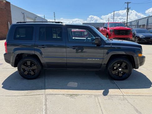 Used 2016 Jeep Patriot Latitude w/ Sun/Sound Group AWD/4WD image 5