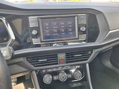 Used 2024 Volkswagen Jetta SE FWD image 13