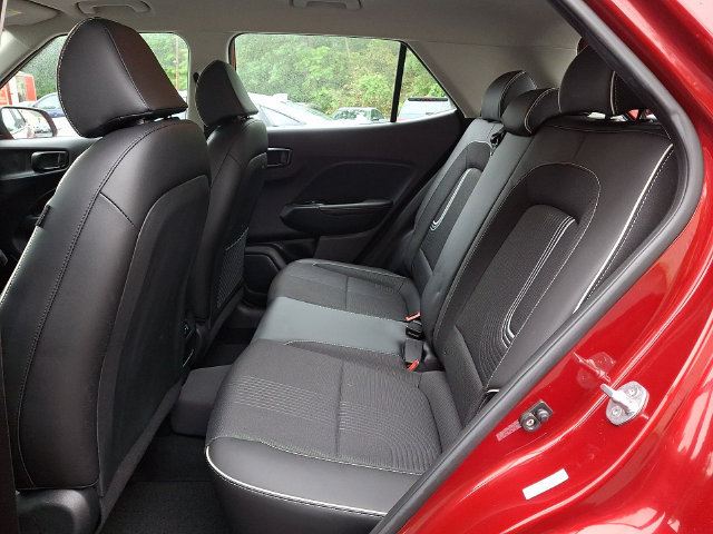 Used 2024 Hyundai Venue Limited FWD image 11
