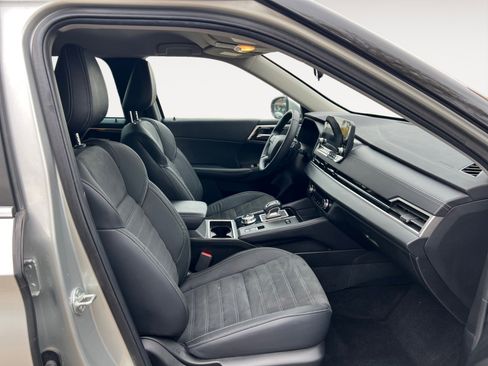 Used 2023 Mitsubishi Outlander SE image 15