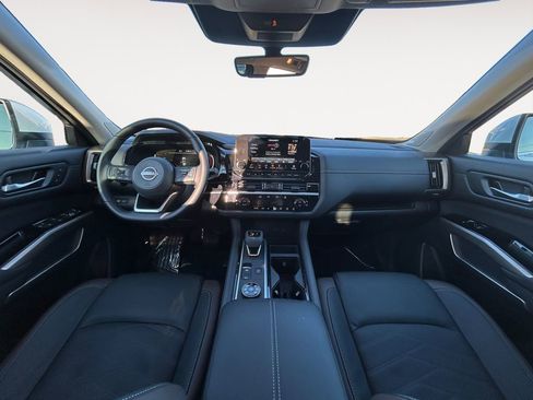 Used 2025 Nissan Pathfinder Platinum w/ Cargo Package image 13