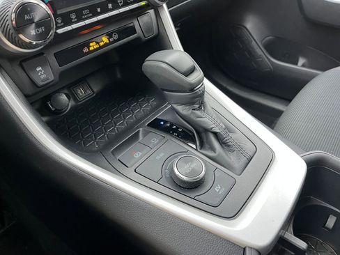 Used 2025 Toyota RAV4 LE image 40