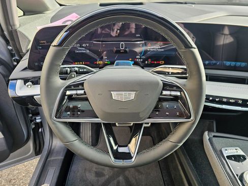 New 2026 Cadillac Optiq Luxury 2 image 28