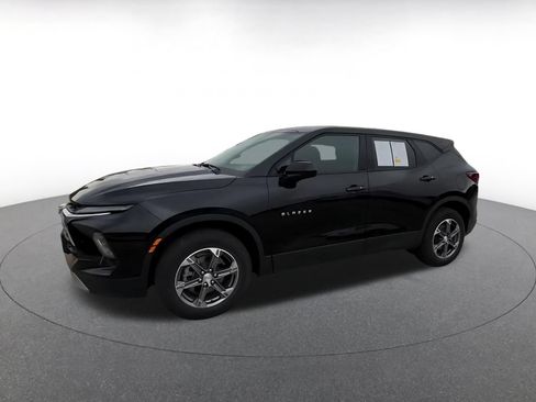 Used 2025 Chevrolet Blazer LT FWD image 8