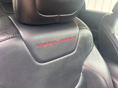 Used 2015 Jeep Cherokee Trailhawk w/ Leather Interior Group AWD/4WD image 18