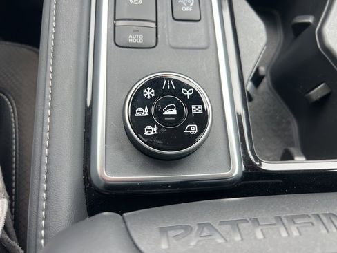 Used 2023 Nissan Pathfinder SL AWD/4WD image 67