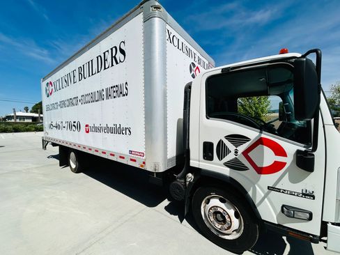 Used 2020 Isuzu NPR image 11