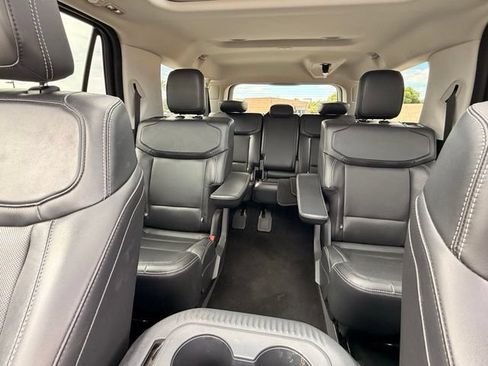 Used 2025 Ford Expedition Max Platinum AWD/4WD image 17