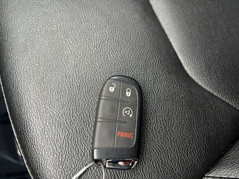 Used 2025 Jeep Compass Limited image 27