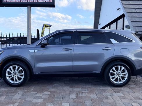 Used 2021 Kia Sorento LX image 11