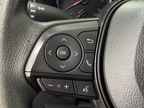 Used 2020 Toyota RAV4 LE FWD image 11