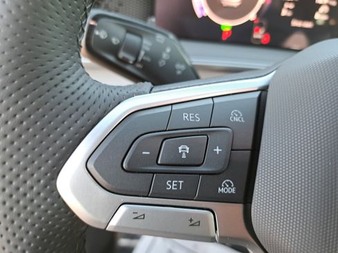 New 2026 Volkswagen Tiguan SE R-Line AWD/4WD image 17
