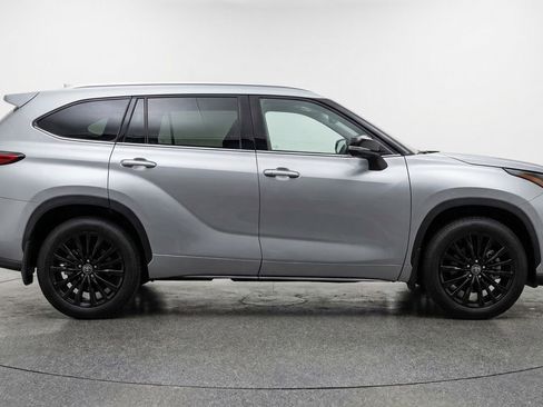 Used 2025 Toyota Highlander XSE image 11