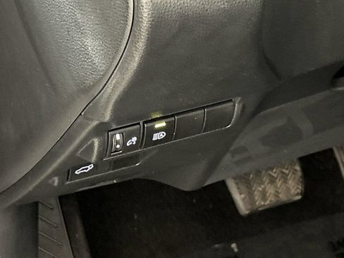 Used 2023 Toyota Corolla Cross XLE w/ Convenience Package FWD image 14