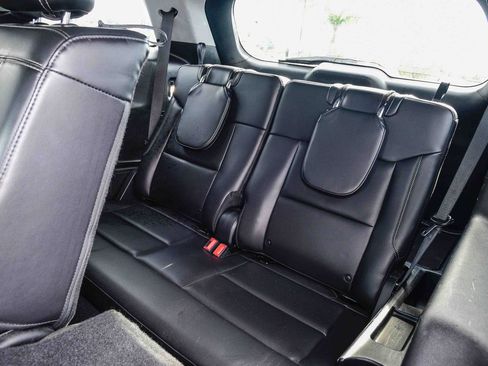 Used 2021 Ford Explorer XLT w/ Equipment Group 202A image 18