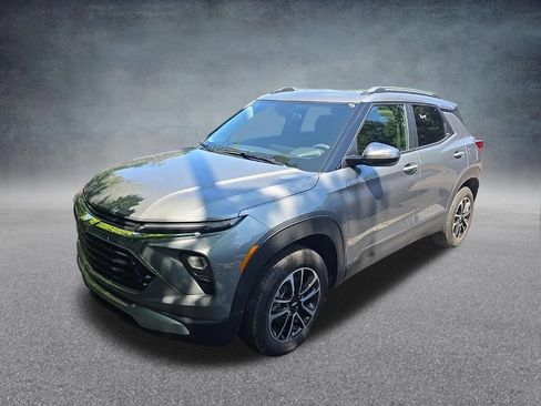 Used 2025 Chevrolet TrailBlazer LT AWD/4WD image 3