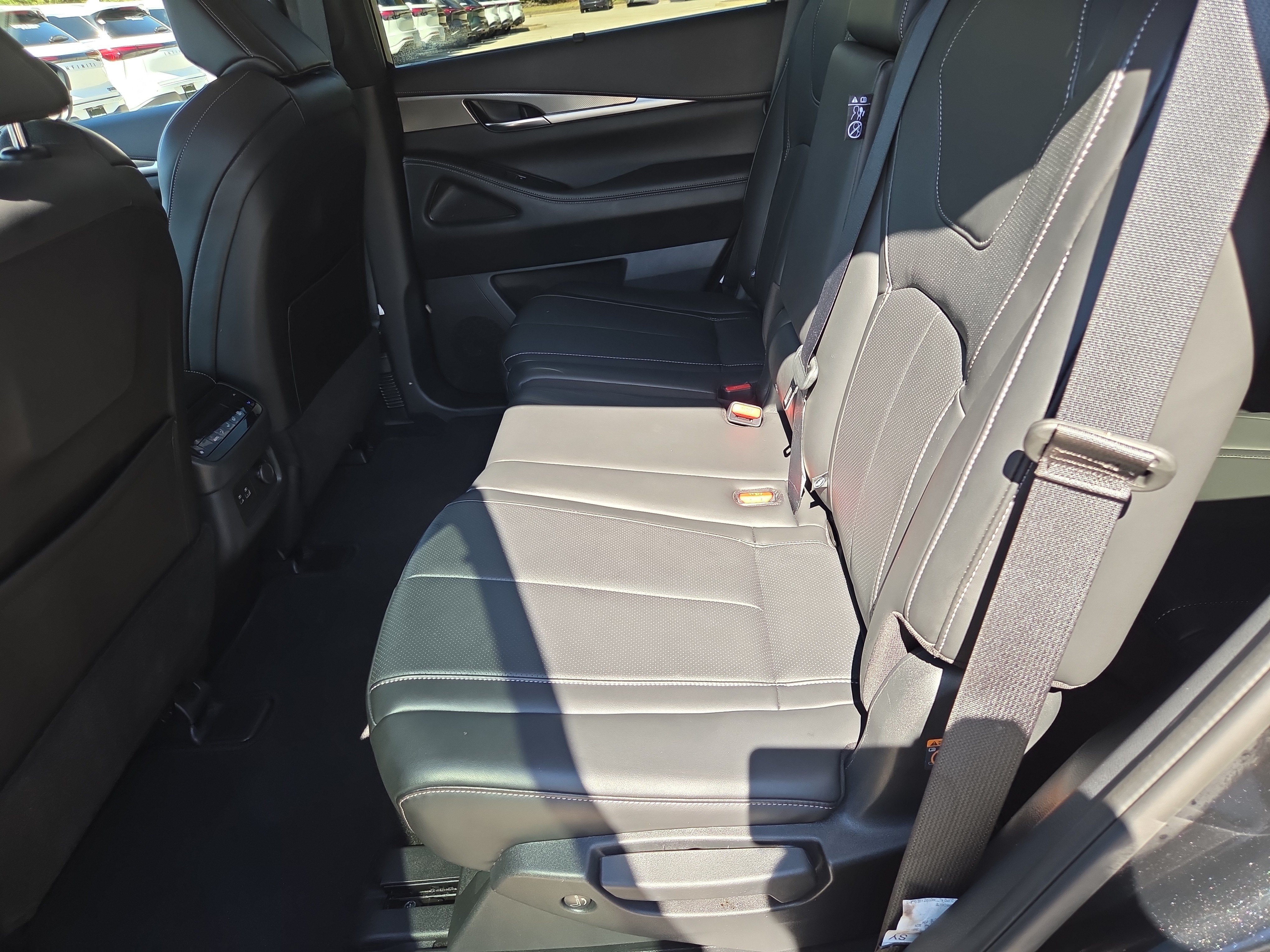 Used 2024 INFINITI QX60 Luxe FWD image 7