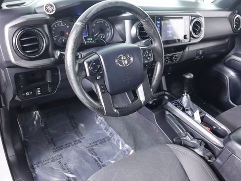 Used 2016 Toyota Tacoma SR AWD/4WD image 9
