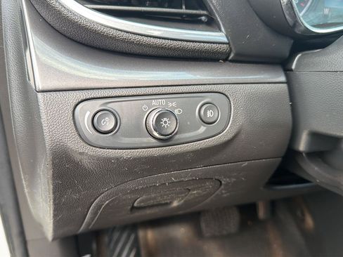 Used 2019 Buick Encore Essence AWD/4WD image 11