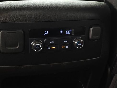 Used 2018 Chevrolet Tahoe LT w/ Luxury Package AWD/4WD image 35