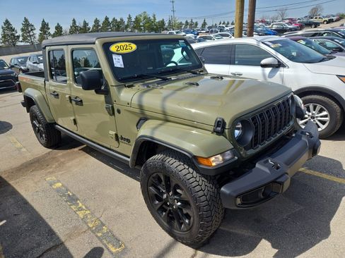 Used 2025 Jeep Gladiator Sport image 5