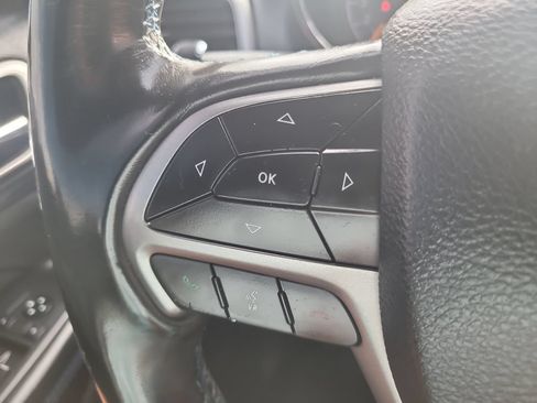 Used 2019 Jeep Grand Cherokee Laredo RWD image 33