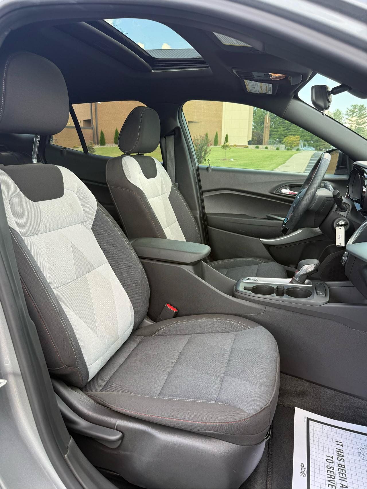 Used 2025 Chevrolet Trax RS w/ Sunroof Package FWD image 10