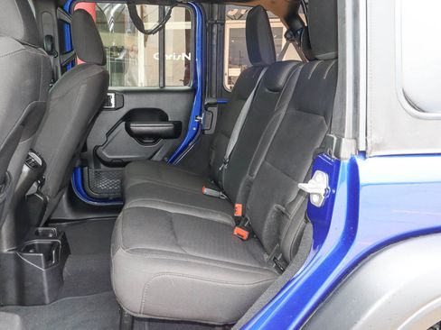 Used 2018 Jeep Wrangler Unlimited Sport S AWD/4WD image 8