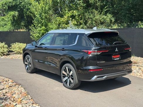 New 2025 Mitsubishi Outlander AWD image 3