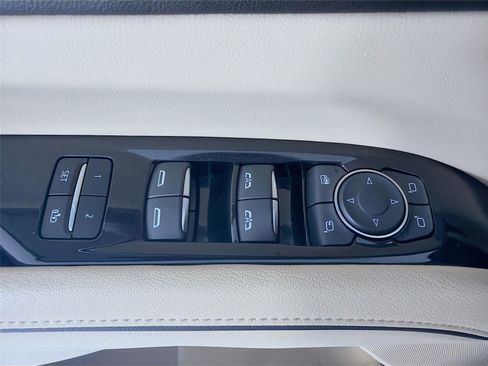 Used 2023 Cadillac Escalade ESV Premium Luxury image 8