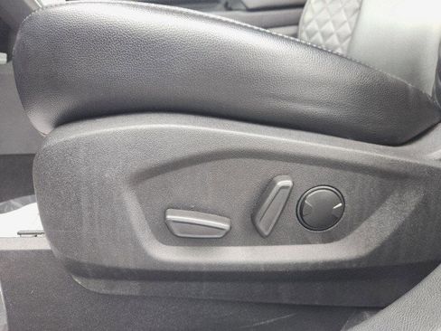 Used 2023 Ford Edge Titanium image 33