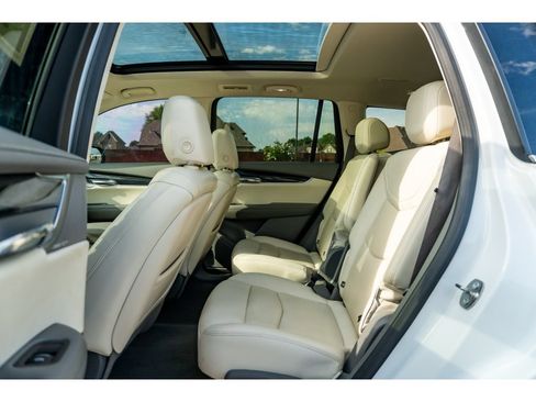 Used 2023 Cadillac XT6 Premium Luxury FWD image 14