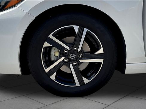Used 2024 Nissan Sentra SV FWD image 11