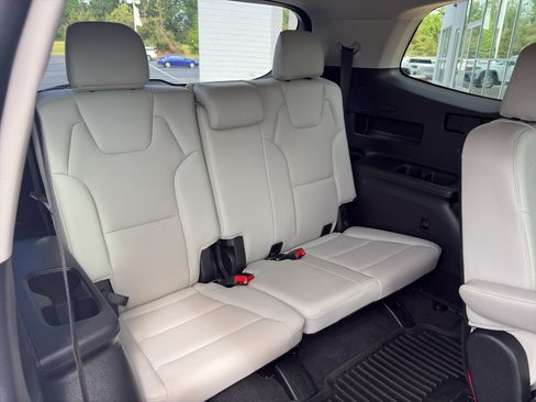 Used 2025 Kia Telluride S FWD image 19