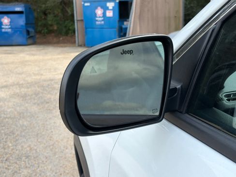 Used 2024 Jeep Compass Latitude image 12