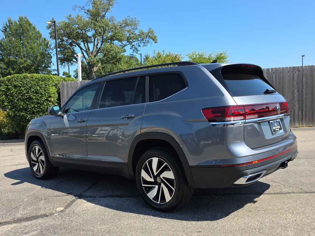 Used 2025 Volkswagen Atlas SE AWD/4WD image 3