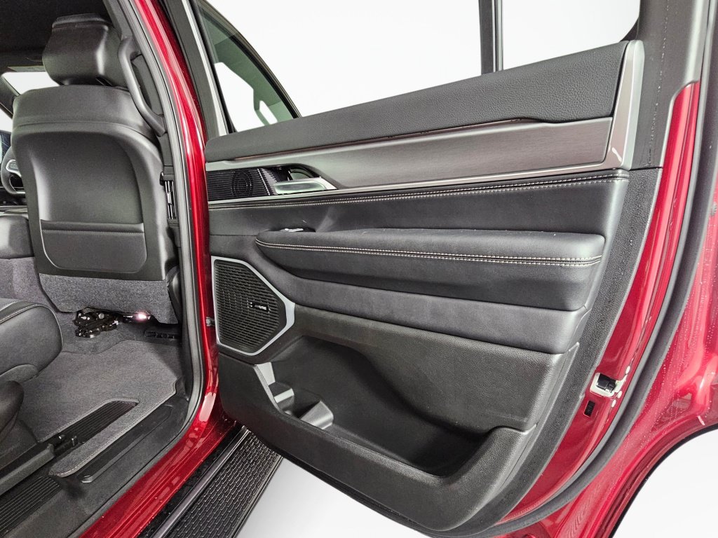 New 2026 Jeep Grand Wagoneer Limited AWD/4WD image 38
