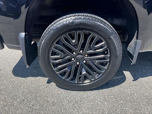 Used 2022 Chevrolet Silverado 1500 High Country w/ Technology Package image 7