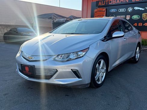 Used 2017 Chevrolet Volt LT FWD image 4