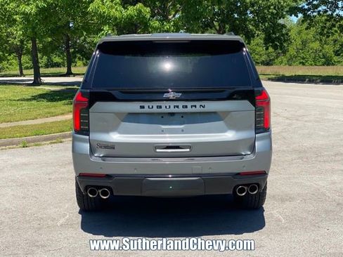 Used 2025 Chevrolet Suburban Z71 AWD/4WD image 6