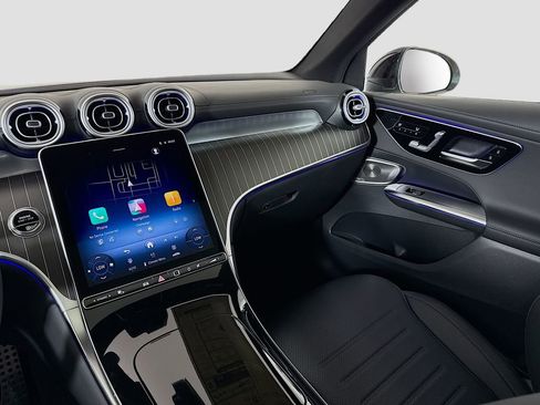 Used 2026 Mercedes-Benz GLC 300 4MATIC image 25