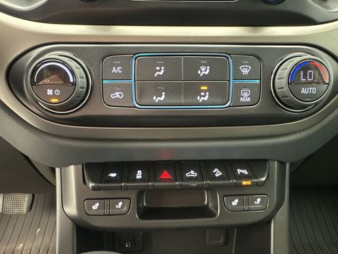 Certified 2022 Chevrolet Colorado Z71 w/ Z71 Midnight Edition AWD/4WD image 17