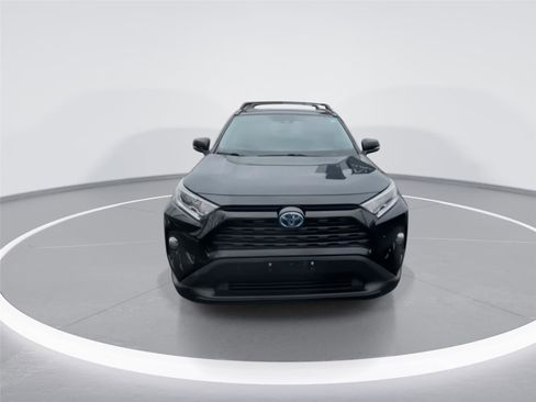Used 2020 Toyota RAV4 XLE image 3
