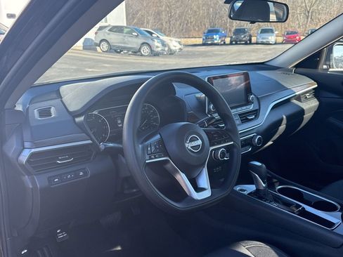 Used 2024 Nissan Altima 2.5 SV image 9