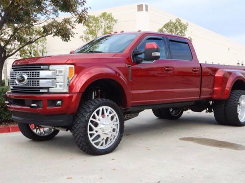Used 2017 Ford F350 Platinum w/ Platinum Ultimate Package image 2