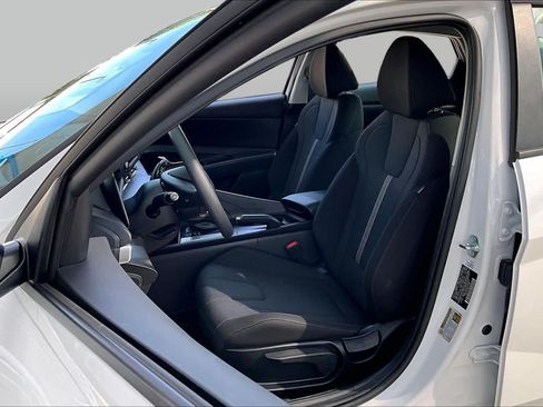Used 2026 Hyundai Elantra SE FWD image 8