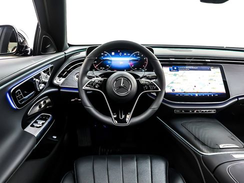 New 2026 Mercedes-Benz E 450 4MATIC Sedan image 4