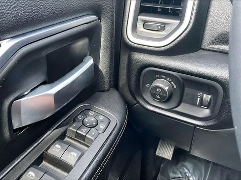 Used 2025 RAM 2500 Big Horn AWD/4WD image 34