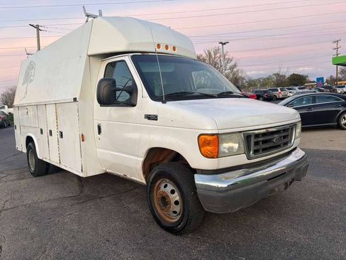 Used 2005 Ford E-450 and Econoline 450 RWD image 3