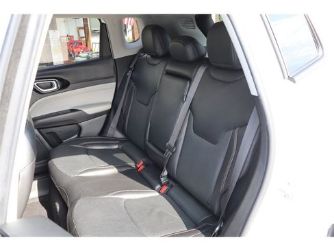 Used 2022 Jeep Compass Limited w/ Elite Group AWD/4WD image 11